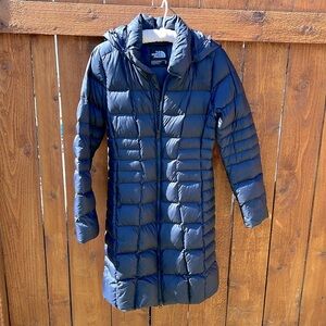EUC North Face 550 XS puffer jacket. Navy